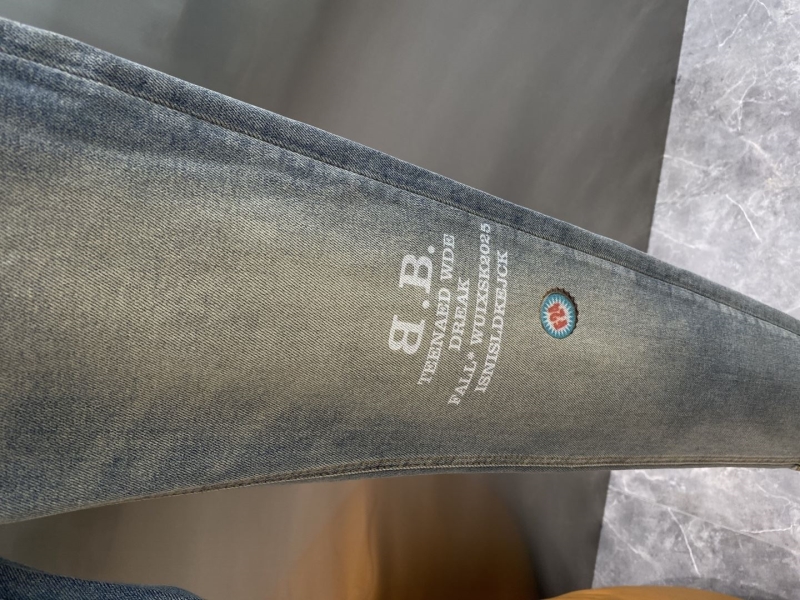 Ba1en*iaga jeans